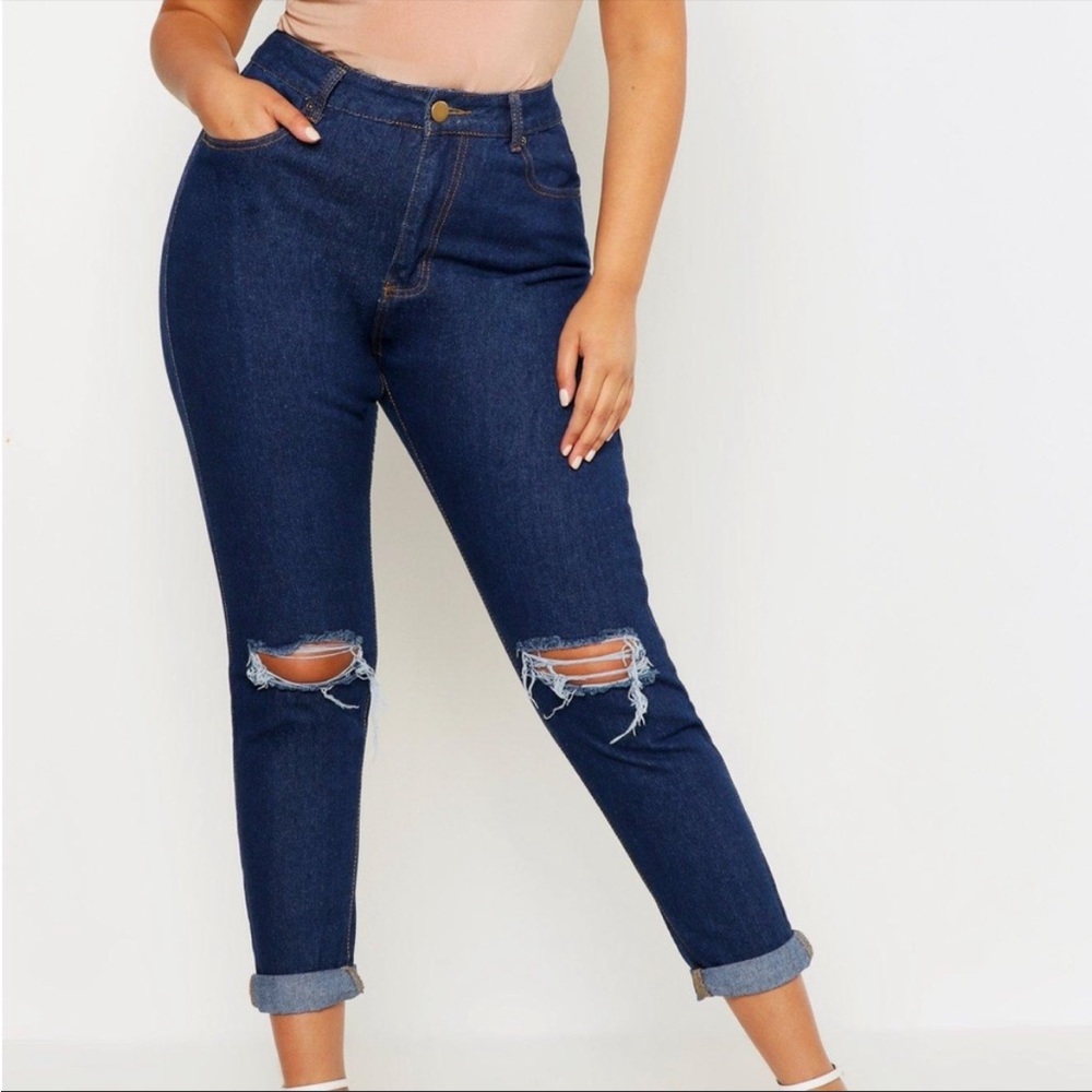 Boohoo plus rip knee mom jeans NWT dark wash distressed plus size 18
